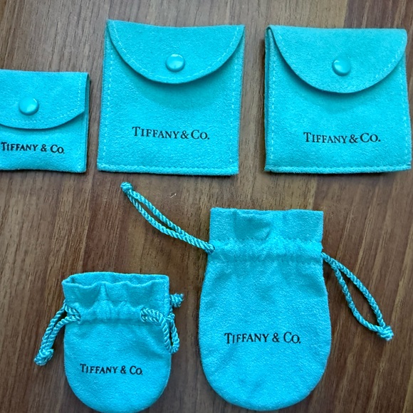 Tiffany & Co. Turquoise set of 5 Jewelry Pouches - Picture 3 of 9